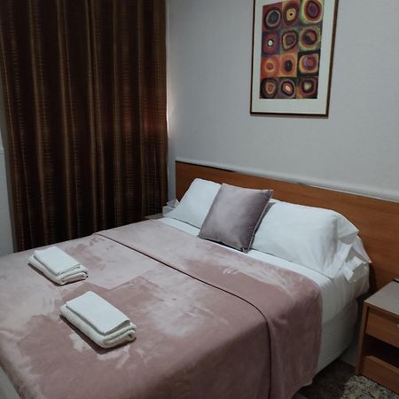 Pension A&E Manises Bagian luar foto