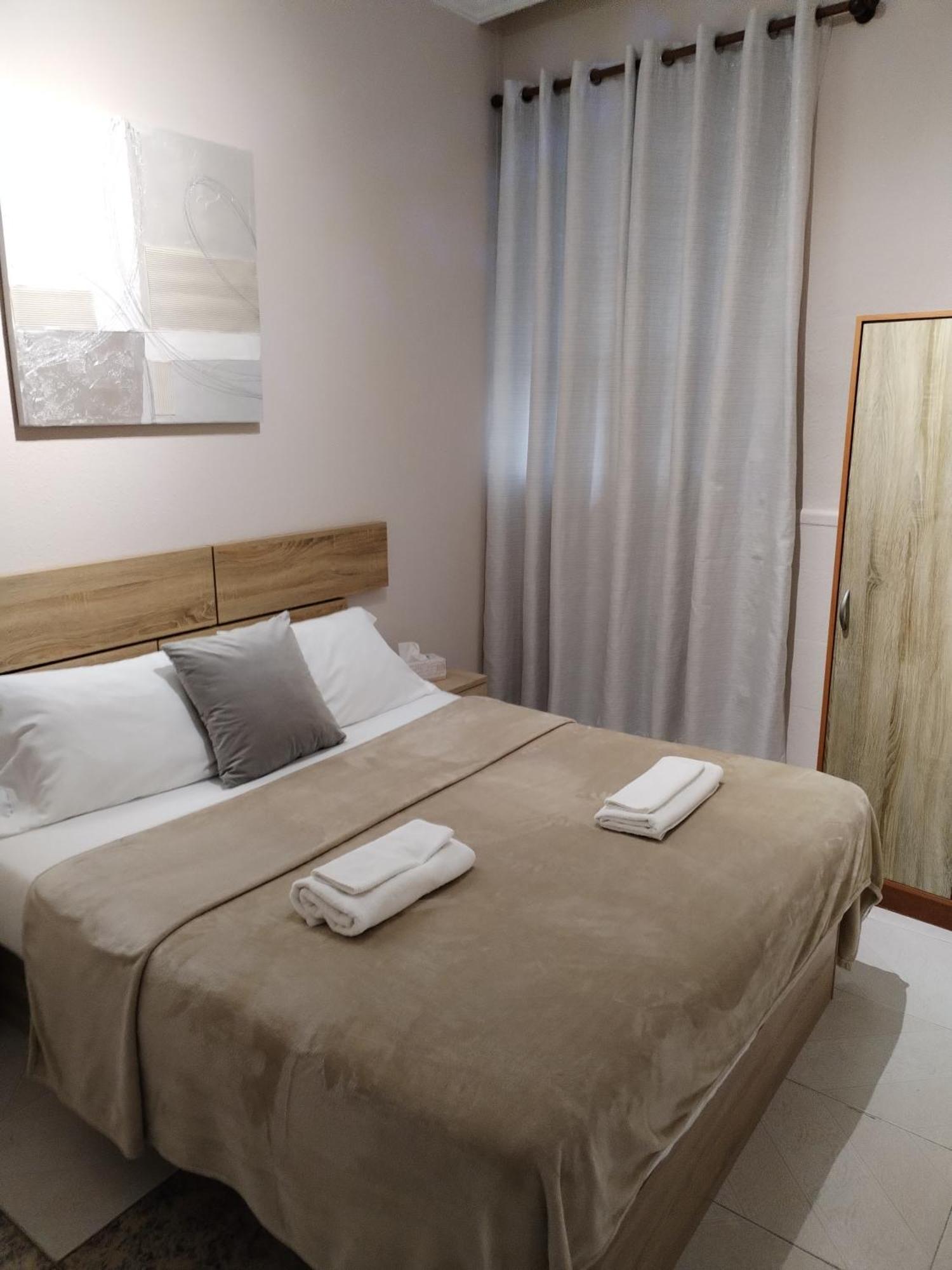 Pension A&E Manises Bagian luar foto