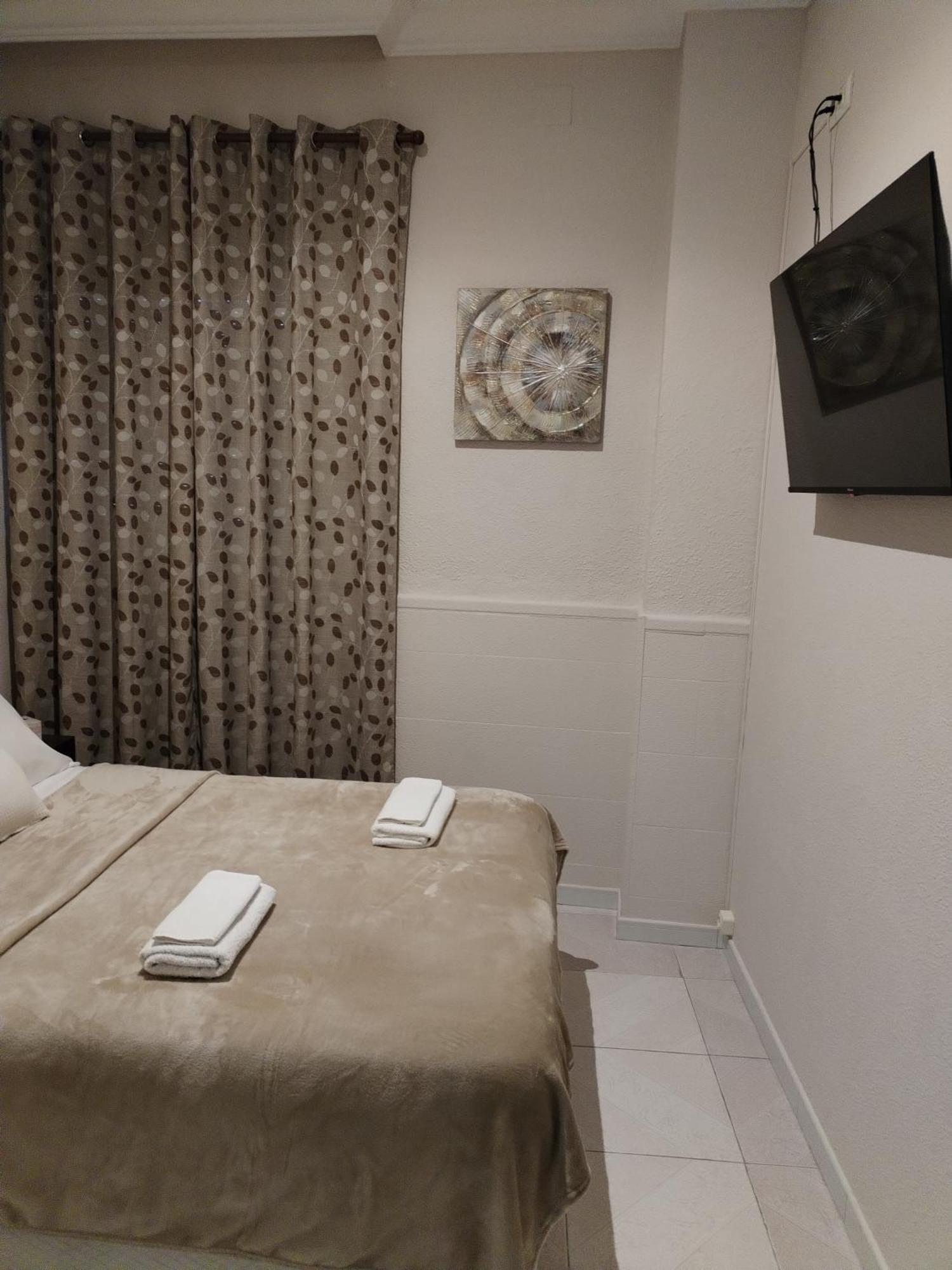 Pension A&E Manises Bagian luar foto