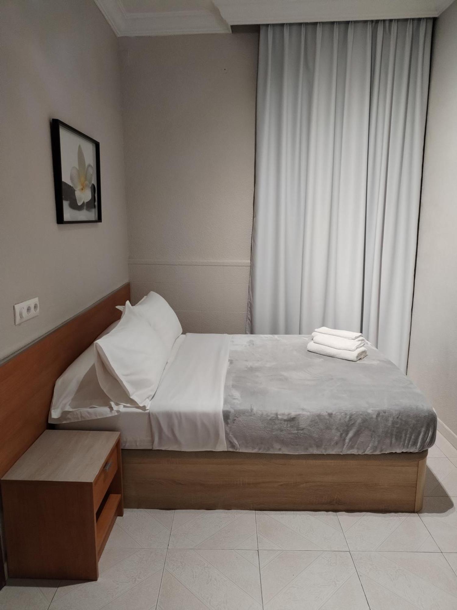 Pension A&E Manises Bagian luar foto